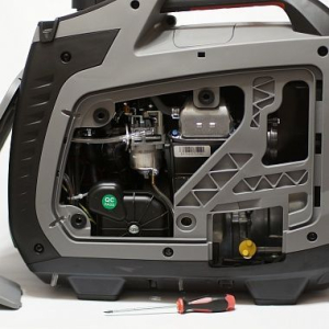 Бензиновый генератор Briggs & Stratton P 2400 Inverter 030698 для дачи фото